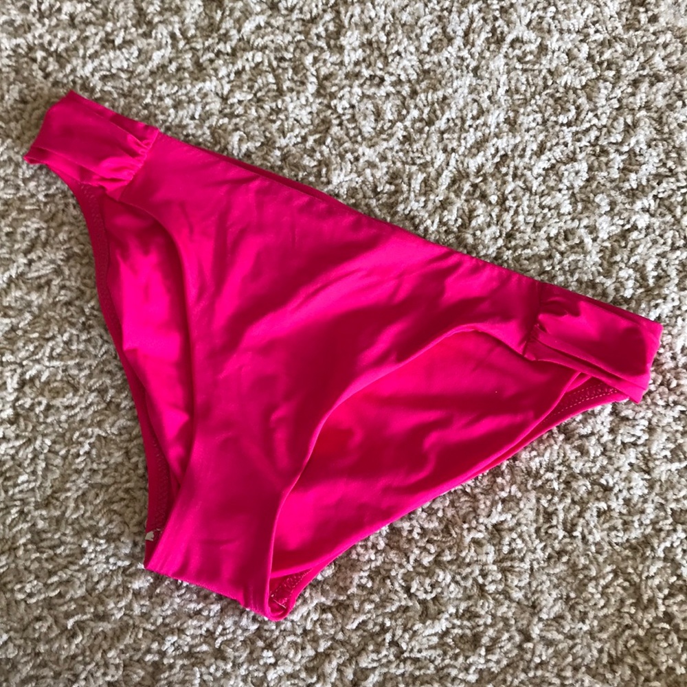 👙NWT Trina Turk Fuschia bottoms👙